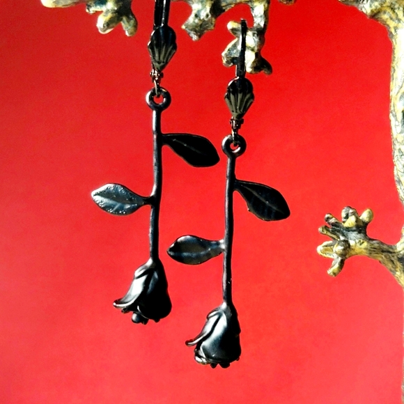Long Stem Black Rose Earrings - Picture 1 of 11